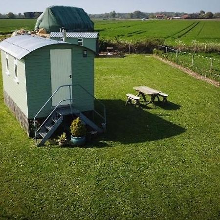 Maple Hut Four Acre Farm Hotel Aylsham Exterior foto