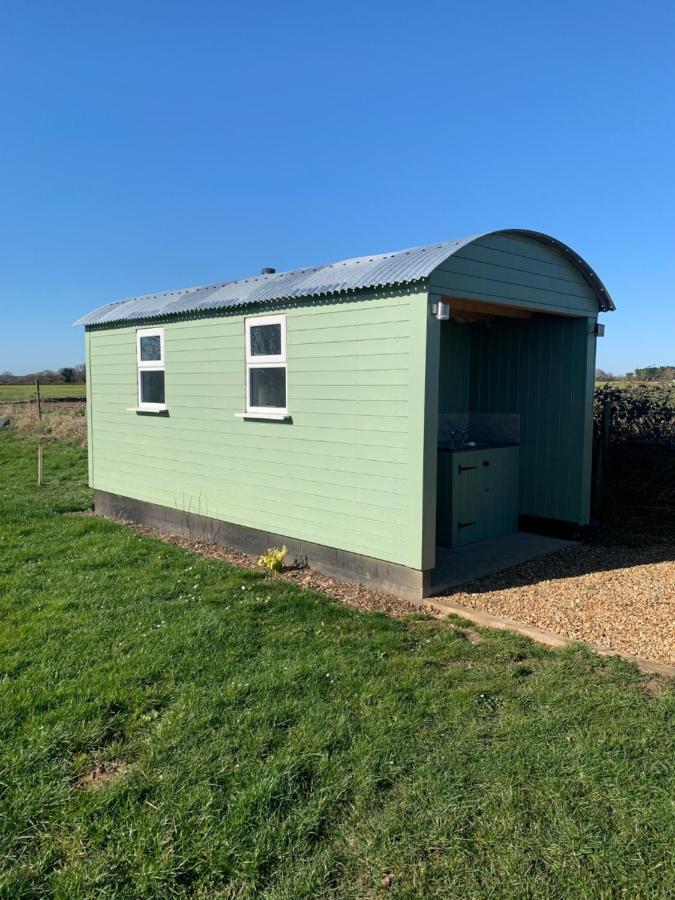Maple Hut Four Acre Farm Hotel Aylsham Exterior foto